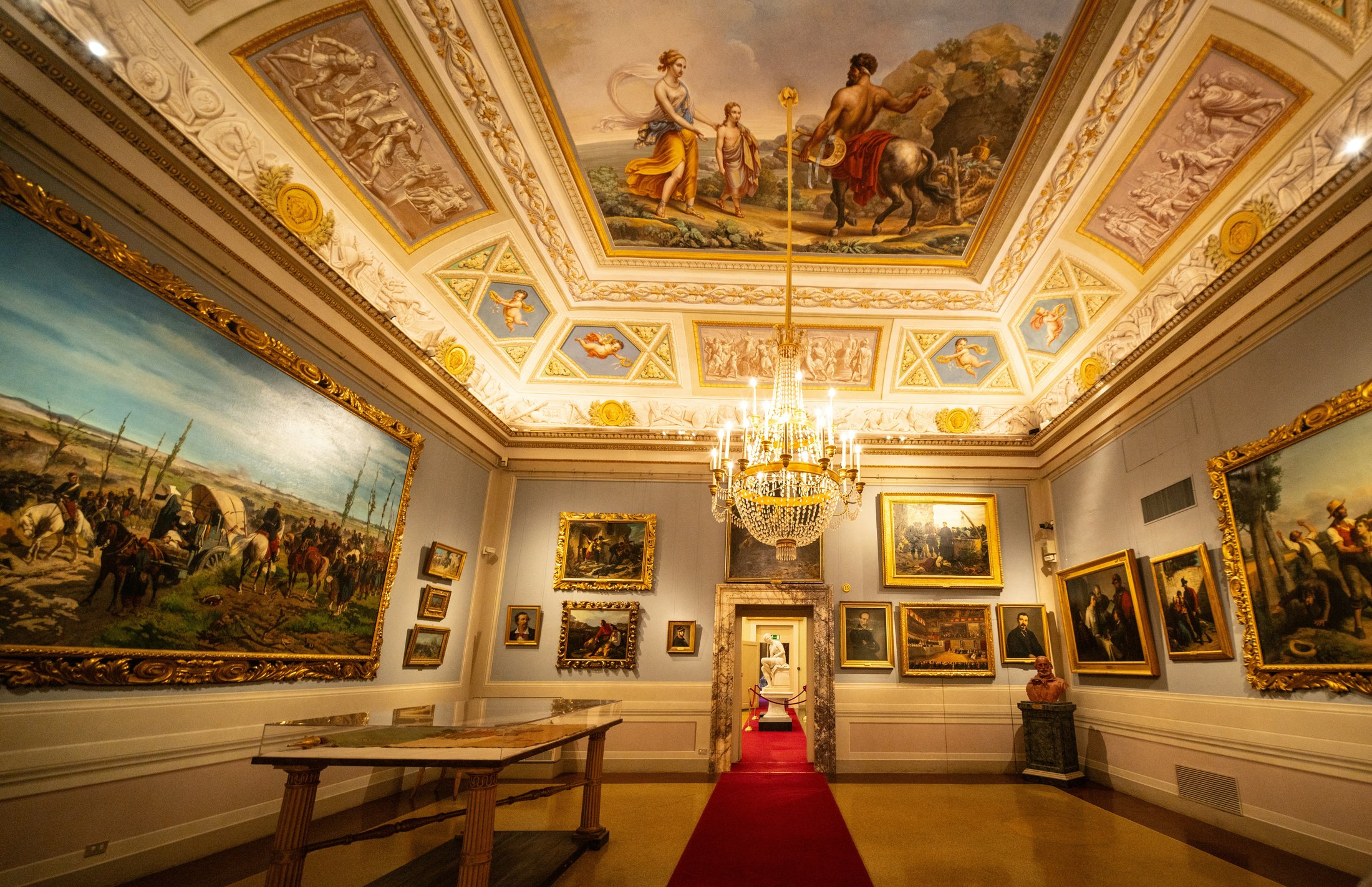 Klasszikus enteriőr festményekkel