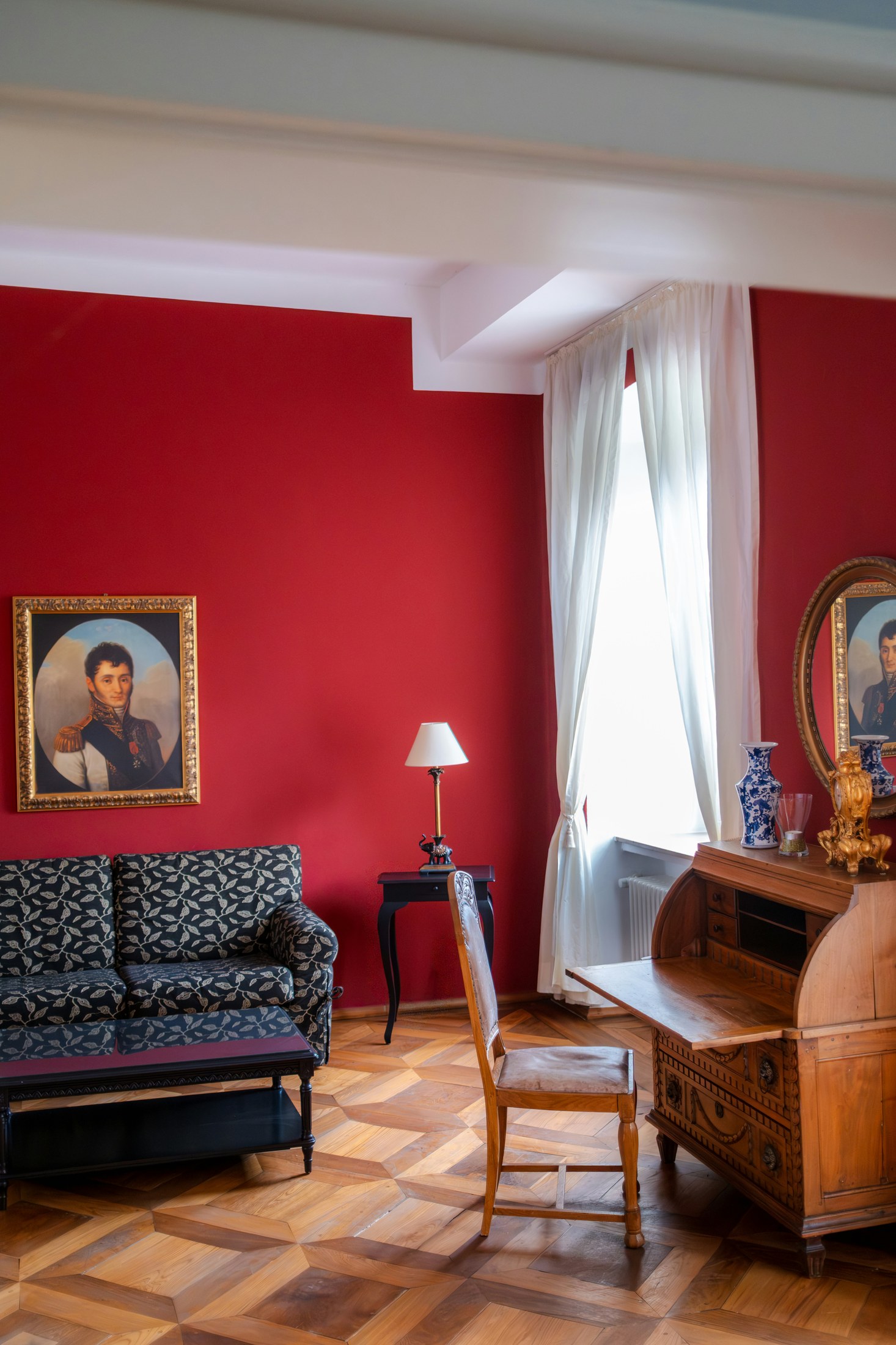 Elegáns, klasszikus enteriőr műtárgyakkal